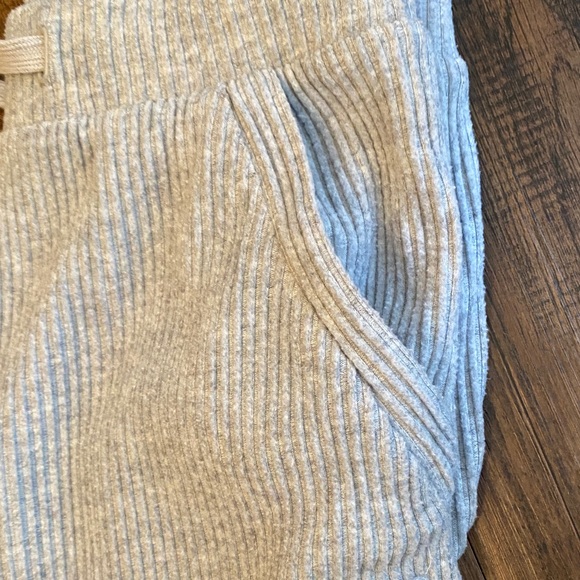 ALO Yoga grey Striped Track Pants - Picture 7 of 7